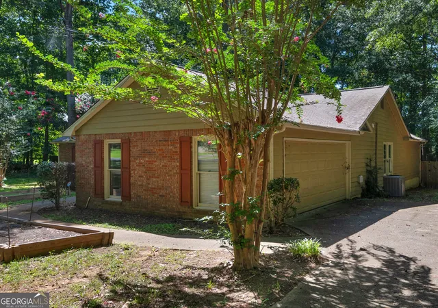 Photo 2 of Single family home for sale at 351 Waterford Dr, Jonesboro, GA 30238 | MLS# 10845198 | Listing updated on 2026-09-27