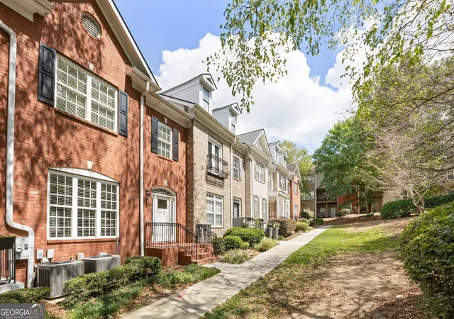 Photo 2 of Townhouse for sale at 316 Holbrook Rd, Smyrna, GA 30082 | MLS# 10832721 | Listing updated on 2026-10-08