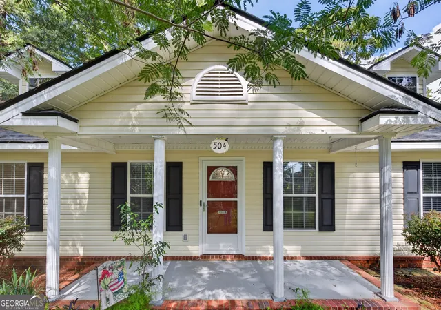 Photo 2 of Single family home for sale at 504 Lake Dr, Midway, GA 31320 | MLS# 10841848 | Listing updated on 2026-09-22