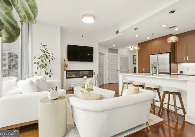 Photo 3 of Condo for sale at 1080 Peachtree St Ne #1712, Atlanta, GA 30309 | MLS# 10817393 | Listing updated on 2026-10-07