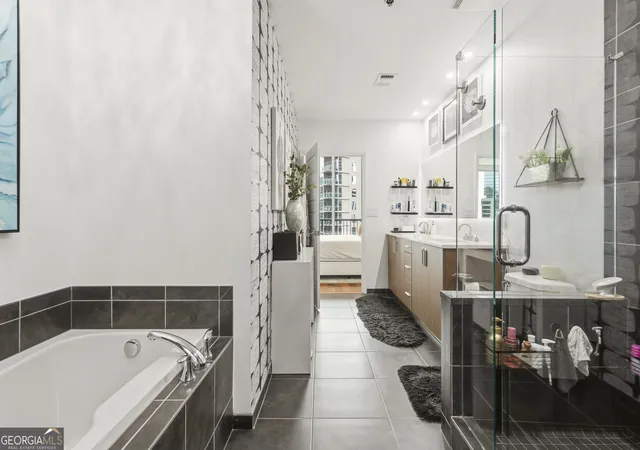 Photo 4 of Condo for sale at 1080 Peachtree St Ne #1712, Atlanta, GA 30309 | MLS# 10817393 | Listing updated on 2026-10-07