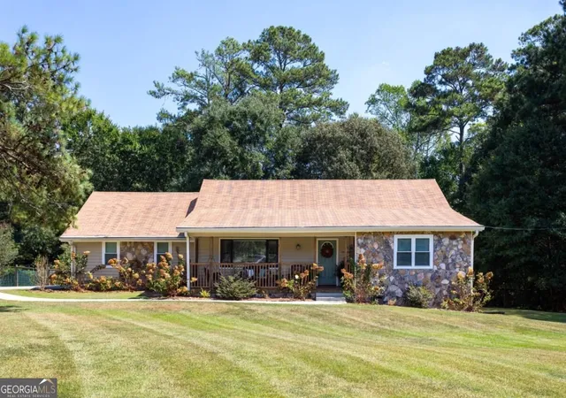 Photo 1 of Single family home for sale at 110 Allenwood Rd, Fayetteville, GA 30214 | MLS# 10850514 | Listing updated on 2026-10-03