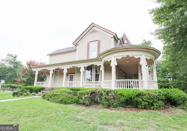 Photo 4 of Single family home for sale at 130 Lagrange St, Newnan, GA 30263 | MLS# 10843670 | Listing updated on 2026-09-10
