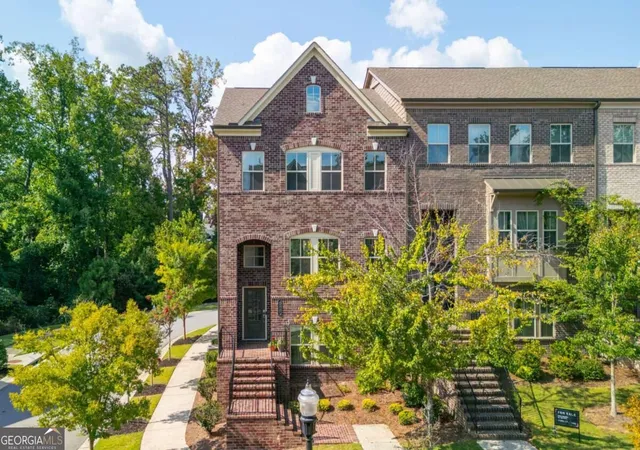 Townhouse for sale at 502 Via Secco Ln, Suwanee, GA 30024 | MLS# 10852825