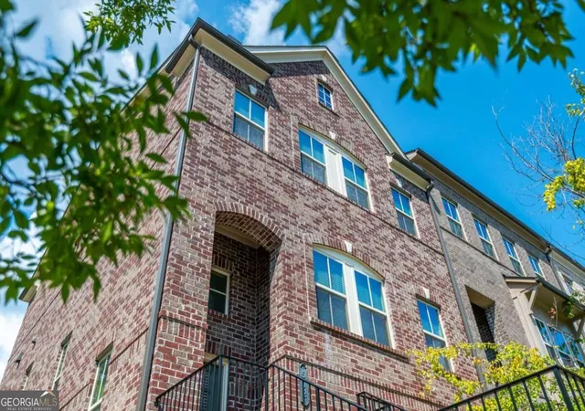 Photo 2 of Townhouse for sale at 502 Via Secco Ln, Suwanee, GA 30024 | MLS# 10852825 | Listing updated on 2026-10-08