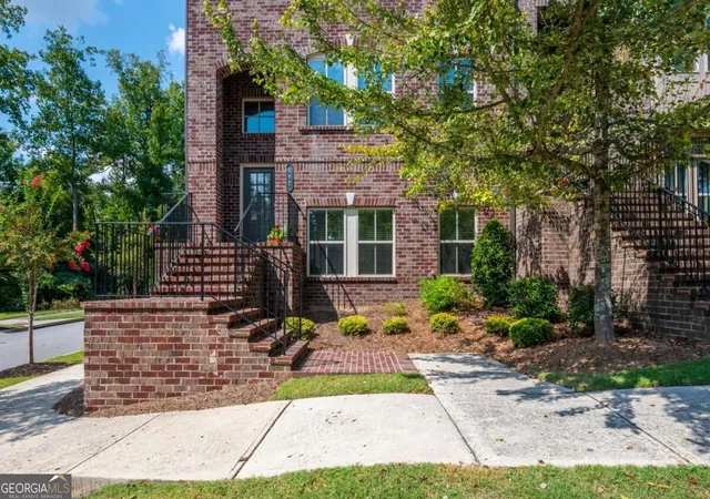 Photo 4 of Townhouse for sale at 502 Via Secco Ln, Suwanee, GA 30024 | MLS# 10852825 | Listing updated on 2026-10-08