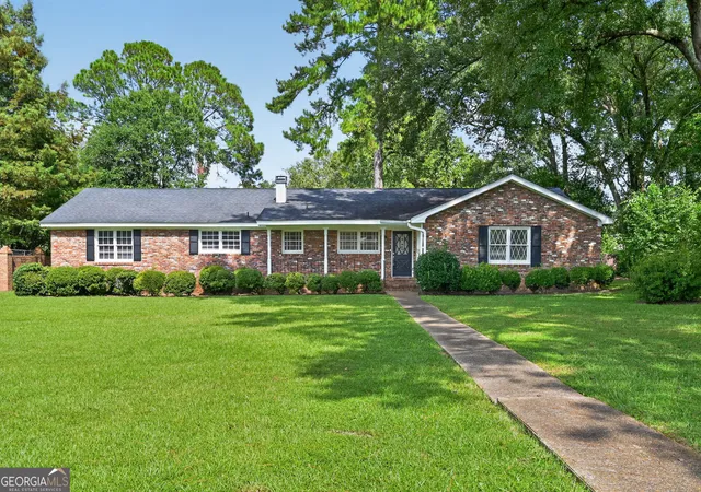 Photo 2 of Single family home for sale at 1629 Lowell Ln, Albany, GA 31707 | MLS# 10839827 | Listing updated on 2026-09-04