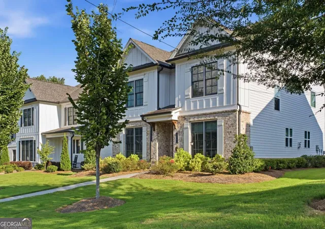 Photo 2 of Single family home for sale at 3241 Rockbridge Rd, Avondale Estates, GA 30002 | MLS# 10827139 | Listing updated on 2026-10-08