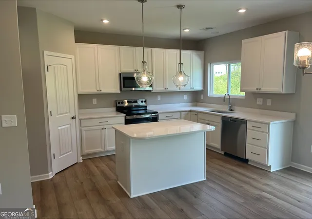 Photo 2 of Sale Pending at 123 Warrior Ct, Hoschton, GA 30548 | MLS# 10823811 | Listing updated on 2026-09-23