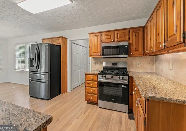 Photo 4 of Single family home for sale at 150 Acorn Dr, Mcdonough, GA 30253 | MLS# 10851100 | Listing updated on 2026-10-06