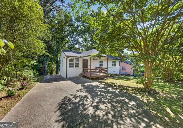 Photo 2 of Single family home for sale at 931 Stonewall Dr SE, Atlanta, GA 30315 | MLS# 10871194 | Listing updated on 2026-10-30
