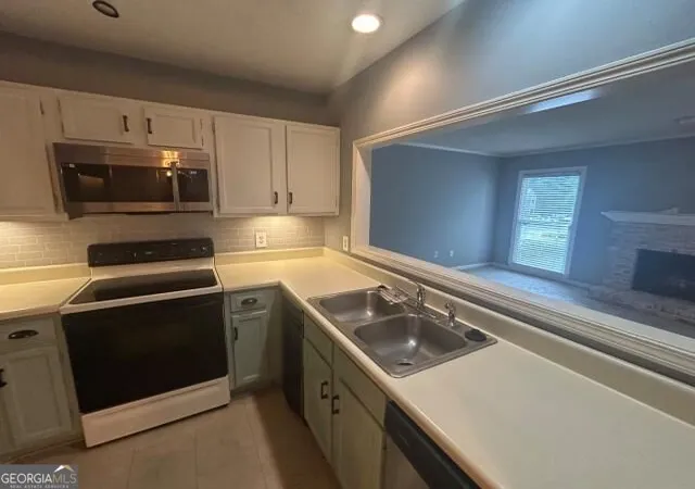 Listing Photo 3 - Condo for sale in building located at 104 Abingdon Wy, Sandy Springs, GA 30328