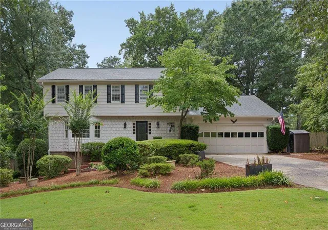 Photo 2 of Single family home for sale at 3825 Creekview Dr Ne, Marietta, GA 30068 | MLS# 10843100 | Listing updated on 2026-09-10
