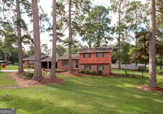 Photo 3 of Single family home for sale at 9890 Central Ave, Waycross, GA 31503 | MLS# 10841039 | Listing updated on 2026-09-19