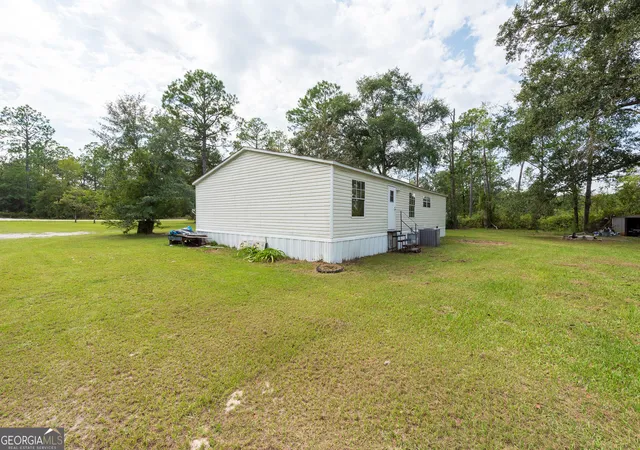 Photo 4 of Manufactured home for sale at 569 Shady Oaks Cir, Hoboken, GA 31542 | MLS# 10851145 | Listing updated on 2026-10-06