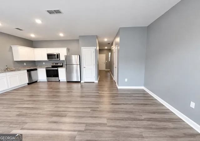 Photo 3 of Townhouse for sale at 152 Swindon Dr, Mcdonough, GA 30253 | MLS# 10850283 | Listing updated on 2026-10-06