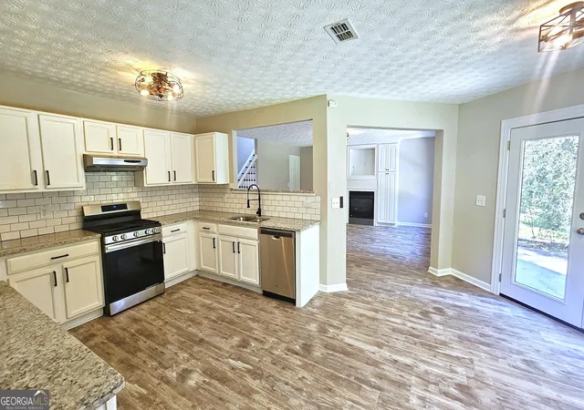 Photo 3 of Single family home for sale at 528 Lazy River Ln, Woodstock, GA 30188 | MLS# 10805603 | Listing updated on 2026-09-07