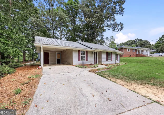 Photo 3 of Sale Pending at 4844 Forest Blvd, Gainesville, GA 30506 | MLS# 10872982 | Listing updated on 2026-10-26