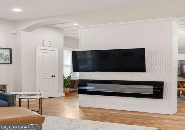Photo 4 of Single family home for sale at 911 Crew St SW, Atlanta, GA 30315 | MLS# 10841607 | Listing updated on 2026-09-14
