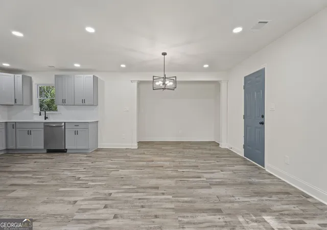Photo 4 of Single family home for sale at 2718 Somerton Dr, Morrow, GA 30260 | MLS# 10838850 | Listing updated on 2026-09-03