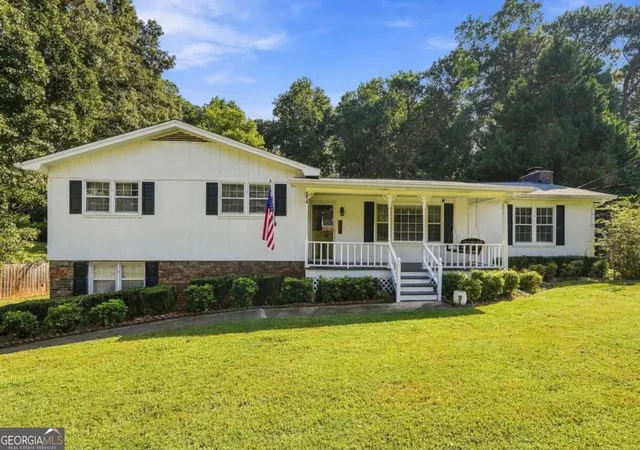 Photo 2 of Single family home for sale at 218 King Arthur Dr, Woodstock, GA 30189 | MLS# 10851423 | Listing updated on 2026-10-09