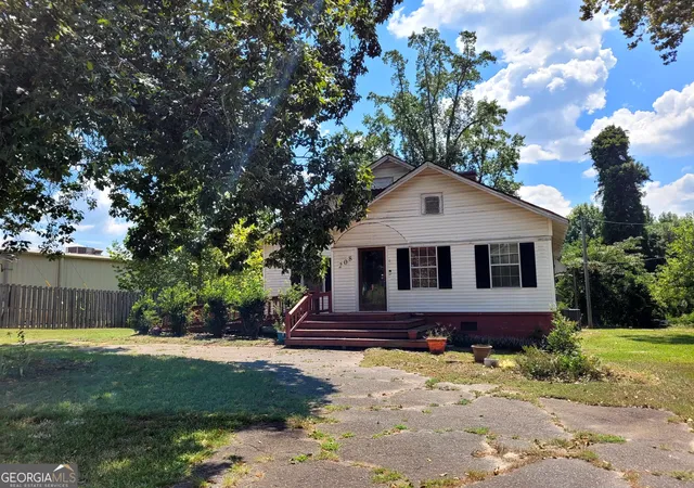 Photo 3 of Single family home for sale at 208 Manley Rd, Griffin, GA 30223 | MLS# 10797798 | Listing updated on 2026-09-12