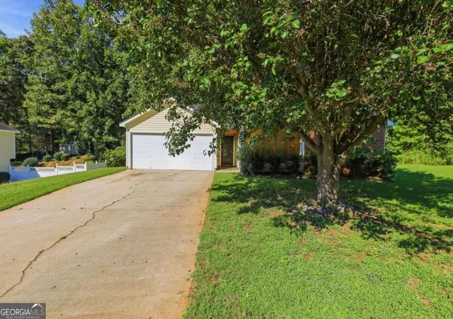 Photo 1 of Sale Pending at 3209 Lower Crk Dr, Douglasville, GA 30135 | MLS# 10838409 | Listing updated on 2026-09-25