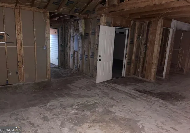 Photo 3 of Sale Pending at 3209 Lower Crk Dr, Douglasville, GA 30135 | MLS# 10838409 | Listing updated on 2026-09-25