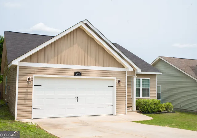 Photo 3 of Single family home for sale at 215 Allentown Ln, Macon, GA 31216 | MLS# 10852406 | Listing updated on 2026-09-28