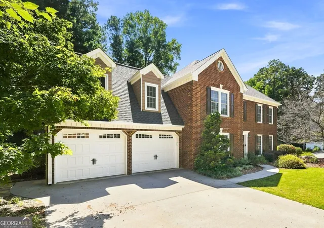 Photo 3 of Single family home for sale at 5719 Fairwood Dr NW, Acworth, GA 30101 | MLS# 10841741 | Listing updated on 2026-10-29