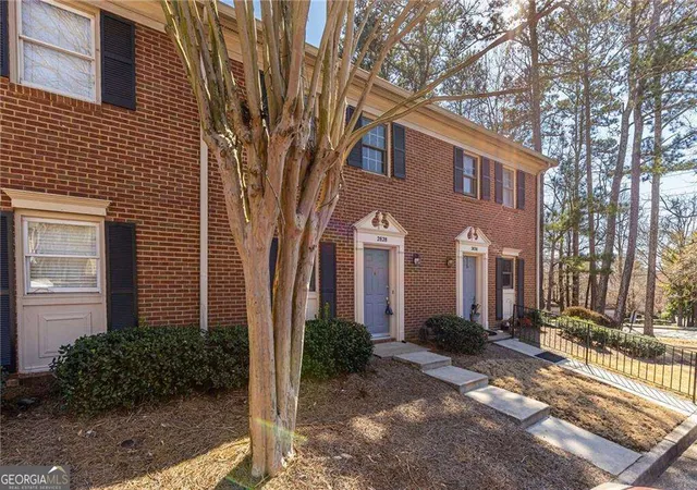 Photo 2 of Townhouse for sale at 2828 Webb Brg Rd, Alpharetta, GA 30009 | MLS# 10840062 | Listing updated on 2026-10-02