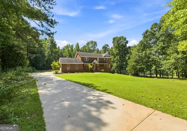 Photo 3 of Single family home for sale at 35 Oak Grv Ln, Mcdonough, GA 30253 | MLS# 10839512 | Listing updated on 2026-09-17