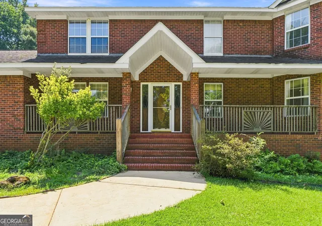 Photo 3 of Single family home for sale at 35 Oak Grv Ln, Mcdonough, GA 30253 | MLS# 10839512 | Listing updated on 2026-09-17