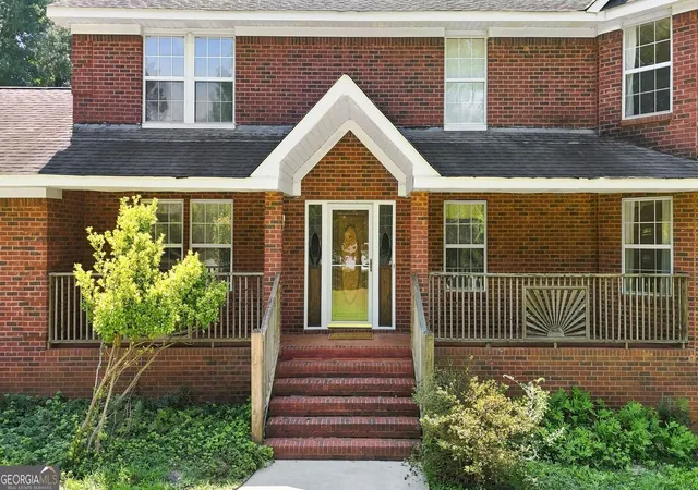 Photo 4 of Single family home for sale at 35 Oak Grv Ln, Mcdonough, GA 30253 | MLS# 10839512 | Listing updated on 2026-09-17