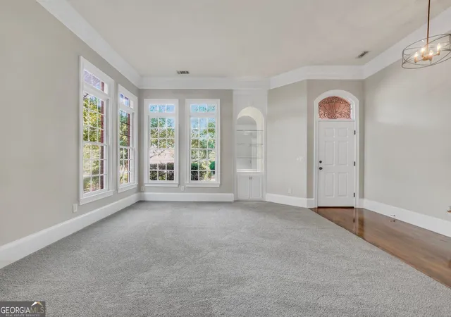 Photo 4 of Single family home for sale at 307 Montrose Dr, Mcdonough, GA 30253 | MLS# 10850108 | Listing updated on 2026-10-05