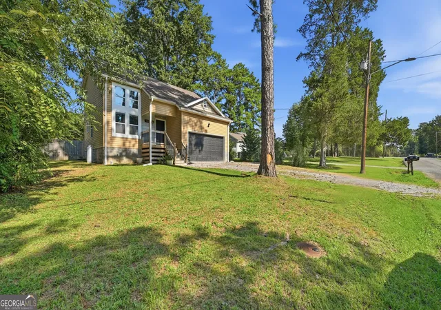 Photo 2 of Single family home for sale at 443 Poplar St, Trenton, GA 30752 | MLS# 10828925 | Listing updated on 2026-09-10