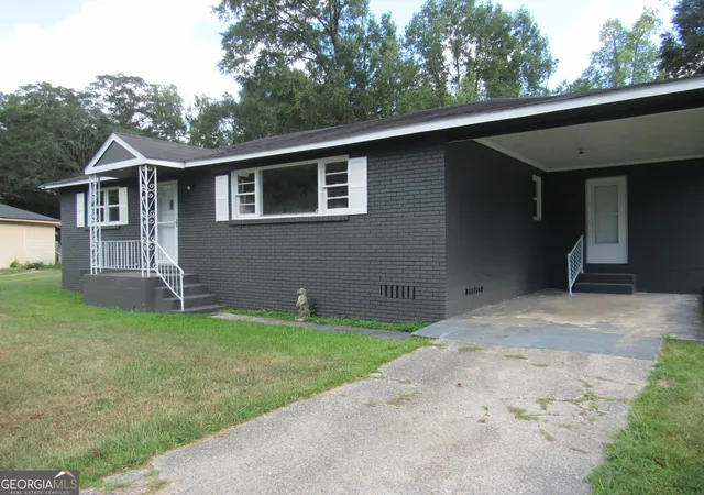Photo 3 of Single family home for sale at 1616 Mathis Cir, Macon, GA 31206 | MLS# 10841532 | Listing updated on 2026-09-08