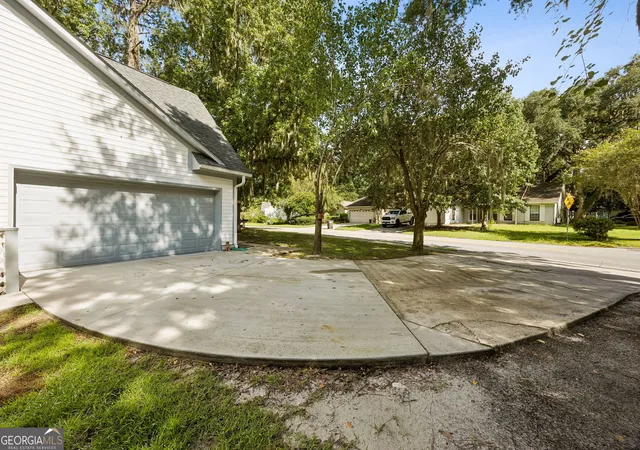 Photo 4 of Single family home for sale at 201 Mcintosh Dr, St. Marys, GA 31558 | MLS# 10839035 | Listing updated on 2026-09-17