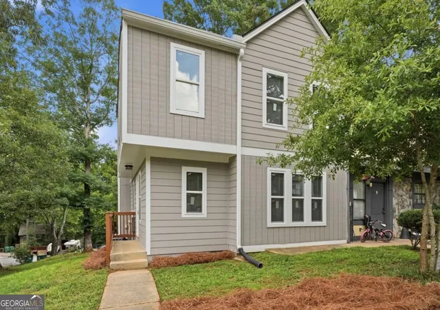 Photo 2 of Sale Pending at 1269 Brookview Ln Se, Smyrna, GA 30080 | MLS# 10837978 | Listing updated on 2026-09-09