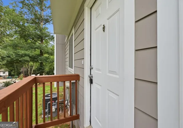 Photo 3 of Sale Pending at 1269 Brookview Ln Se, Smyrna, GA 30080 | MLS# 10837978 | Listing updated on 2026-09-09