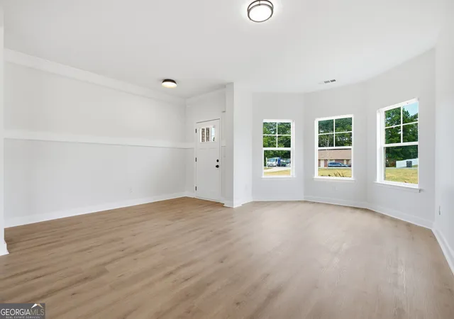 Photo 3 of Single family home for sale at 685 S Jeff Davis Dr, Fayetteville, GA 30215 | MLS# 10840705 | Listing updated on 2026-09-10