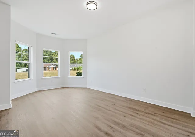 Photo 4 of Single family home for sale at 685 S Jeff Davis Dr, Fayetteville, GA 30215 | MLS# 10840705 | Listing updated on 2026-09-10
