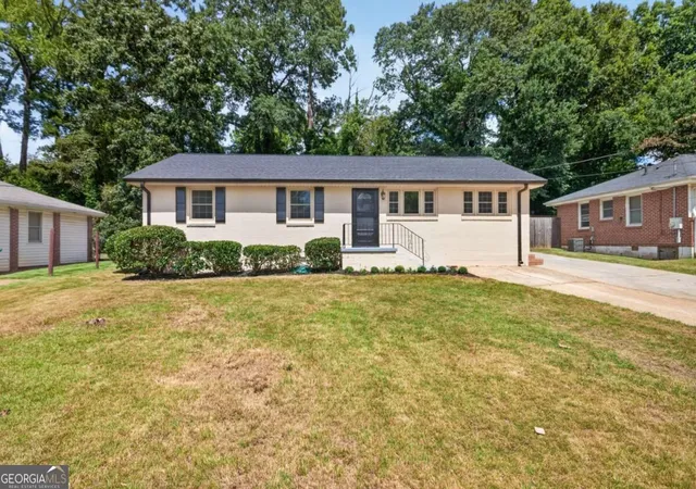 Photo 3 of Single family home for sale at 3226 Bobolink Dr, Decatur, GA 30032 | MLS# 10844234 | Listing updated on 2026-09-11