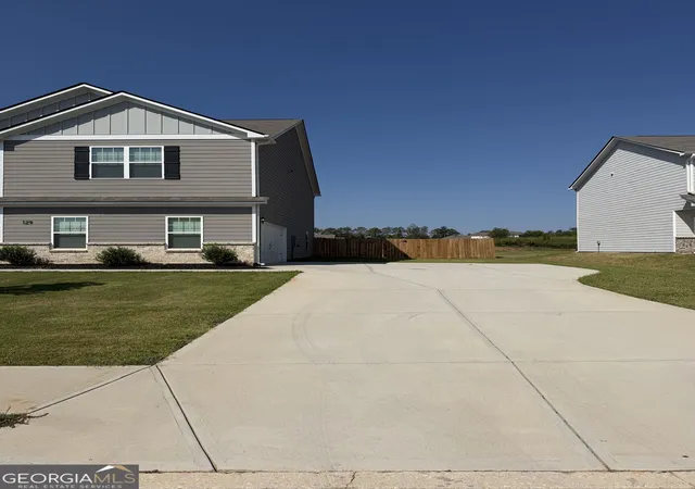 Photo 2 of Single family home for sale at 129 Avondale Blvd, Conyers, GA 30013 | MLS# 10842580 | Listing updated on 2026-09-23