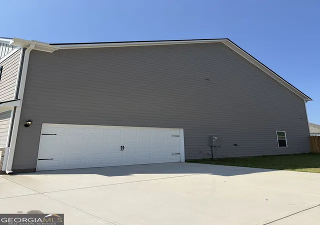 Photo 3 of Single family home for sale at 129 Avondale Blvd, Conyers, GA 30013 | MLS# 10842580 | Listing updated on 2026-09-23