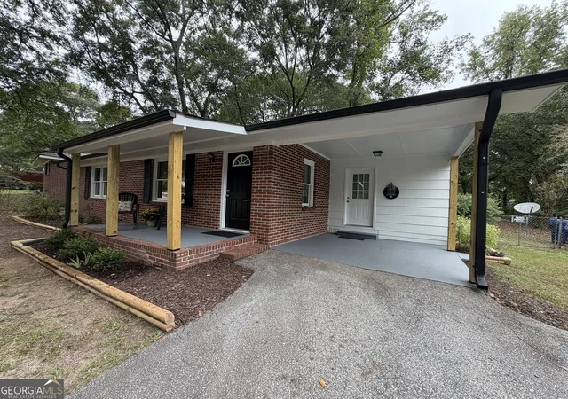 Photo 3 of Single family home for sale at 135 Martha St, Winder, GA 30680 | MLS# 10797482 | Listing updated on 2026-10-07
