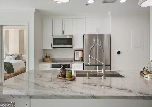 Listing Photo 1 - Condo for sale in building located at 250 Pharr Rd Ne, Atlanta, GA 30305 - Unit #1912