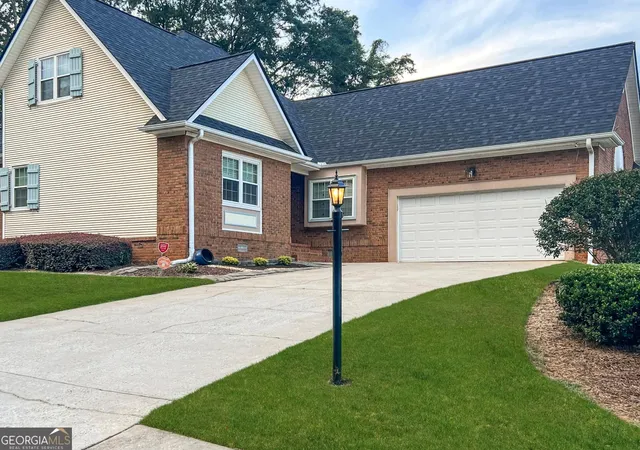 Photo 2 of Single family home for sale at 90 Fenwyck Cmns, Fayetteville, GA 30214 | MLS# 10835696 | Listing updated on 2026-09-30