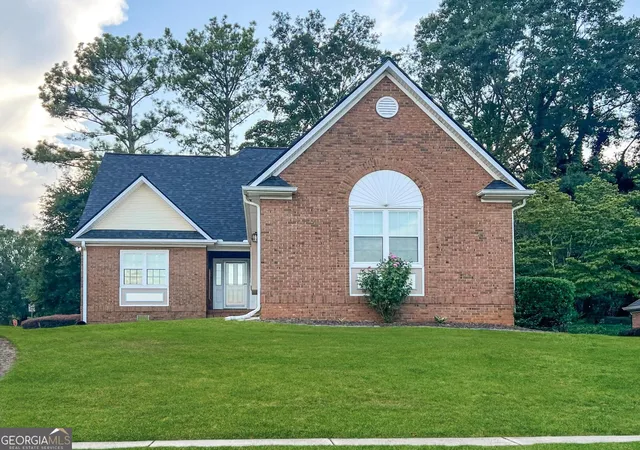 Photo 3 of Single family home for sale at 90 Fenwyck Cmns, Fayetteville, GA 30214 | MLS# 10835696 | Listing updated on 2026-09-30
