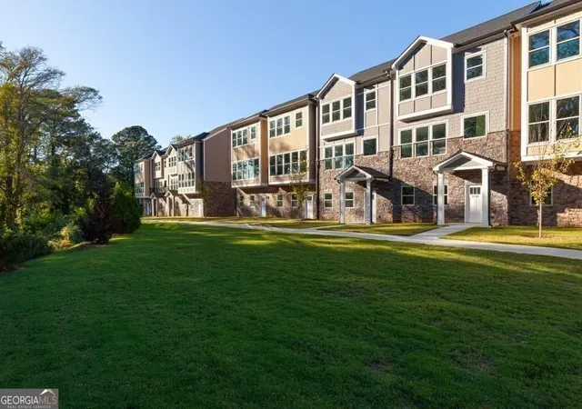 Photo 3 of Sale Pending at 3772 Jack Vernon Cir, Powder Springs, GA 30127 | MLS# 10837285 | Listing updated on 2026-09-14